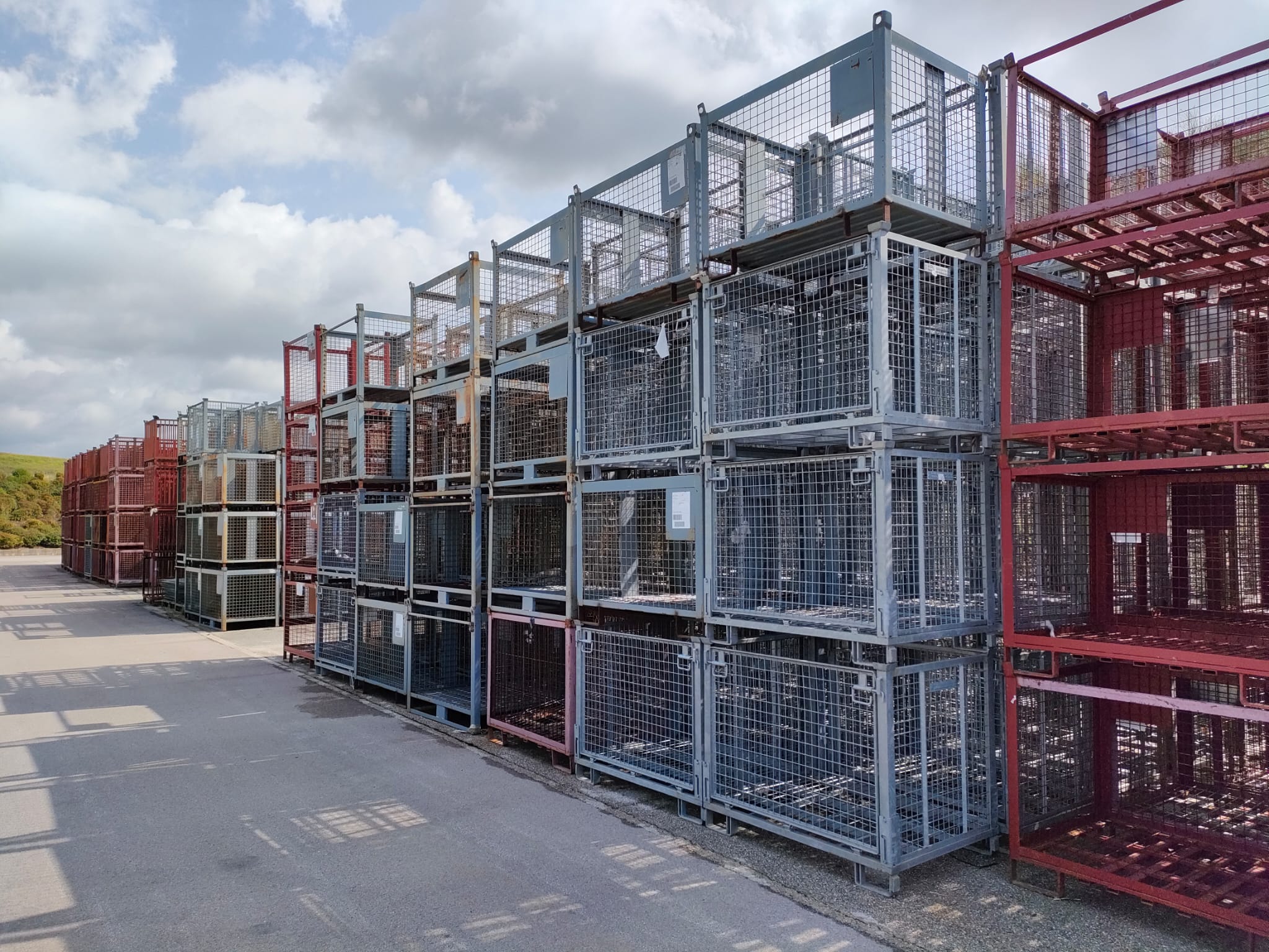 Cassoni Contenitori Metallici Sovrapponibili in vendita - foto 1